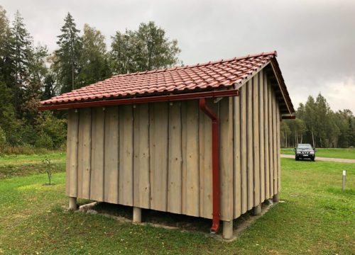 malkas skuna izbuve pie pirts